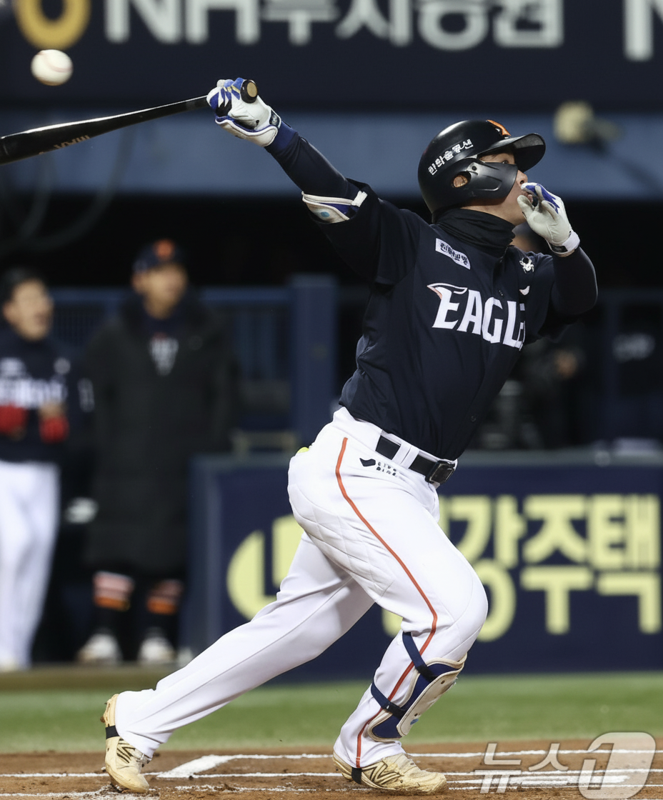 문현빈, 한화-LG 한국시리즈 1회초 선제 2점 홈런