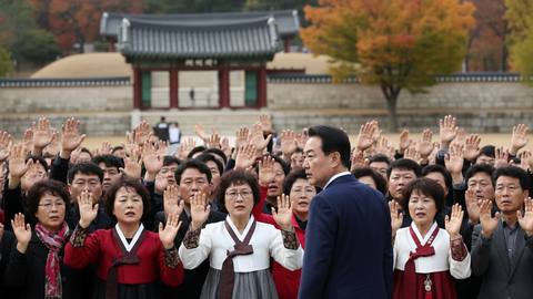 與 "李 대통령, 10·15 대책 철회 및 사과해야"