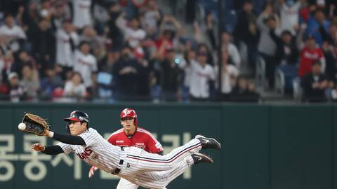 신민재 호수비, LG 위기 탈출! 한국시리즈 2차전 수훈