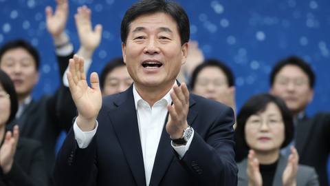 페터먼, 민주당 비판에 '트럼프' 환호